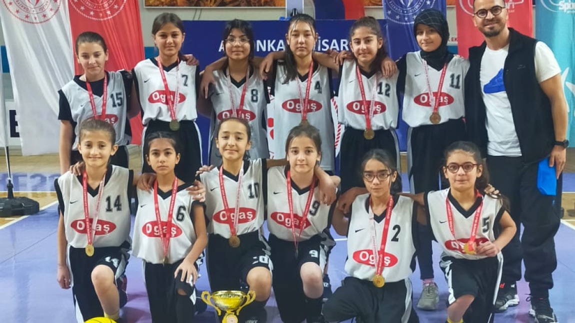 Küçük Kızlar Basketbol Takımımız İl Birincisi 